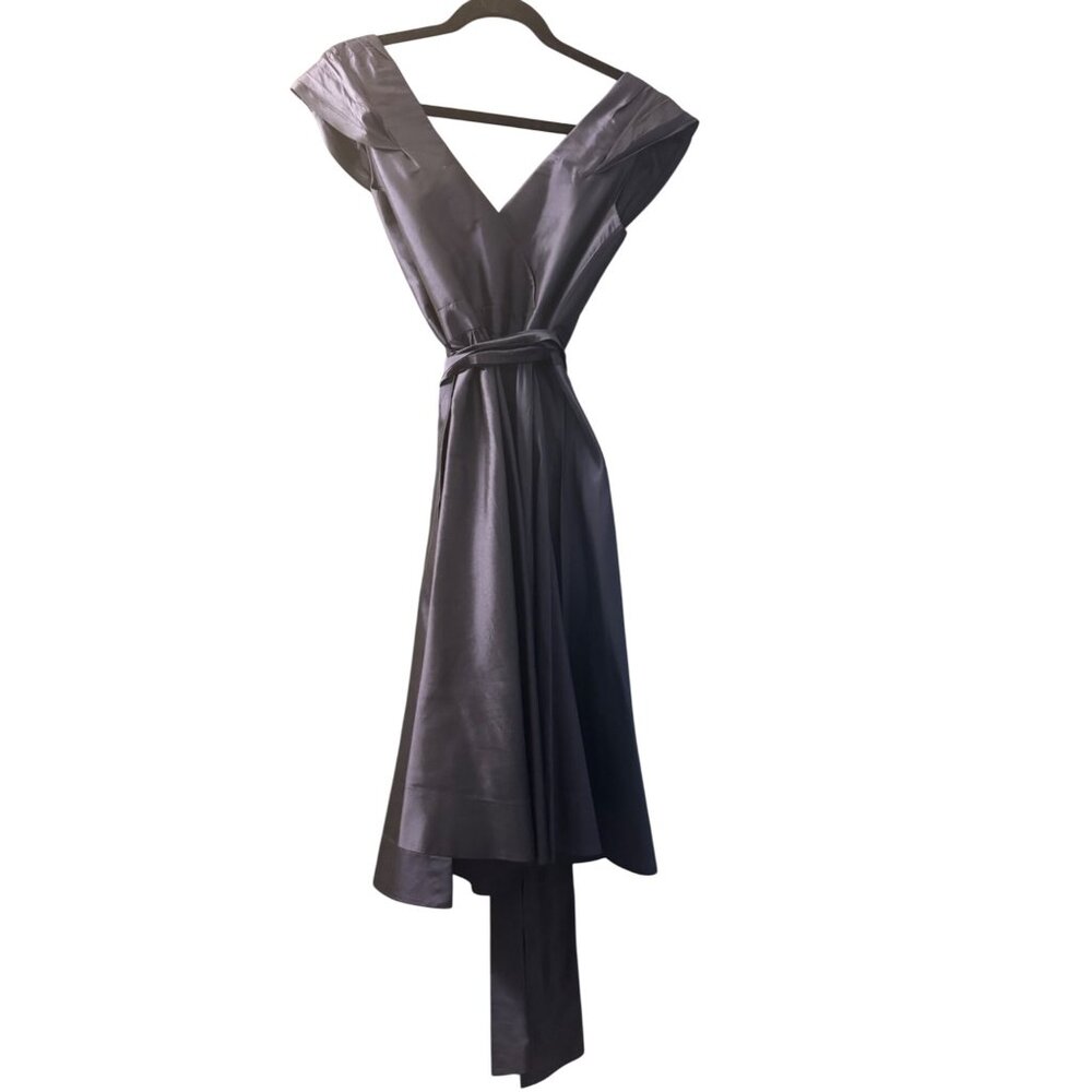 Diane Von Furstenberg Navy Silk Wrap Dress Size 6 Elegant Design Mid-Length